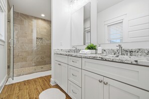 Shower, towels - Walk to Beach~Private Pool~Arcade~Dogs OK~Fire Pit (Santa Rosa Beach)