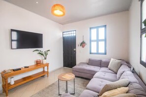 TV, stereo - New Renovated 2025 1 Bedroom n the Walled City (Cartagena)