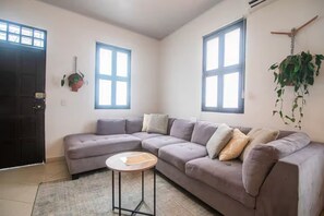 TV, stereo - New Renovated 2025 1 Bedroom n the Walled City (Cartagena)