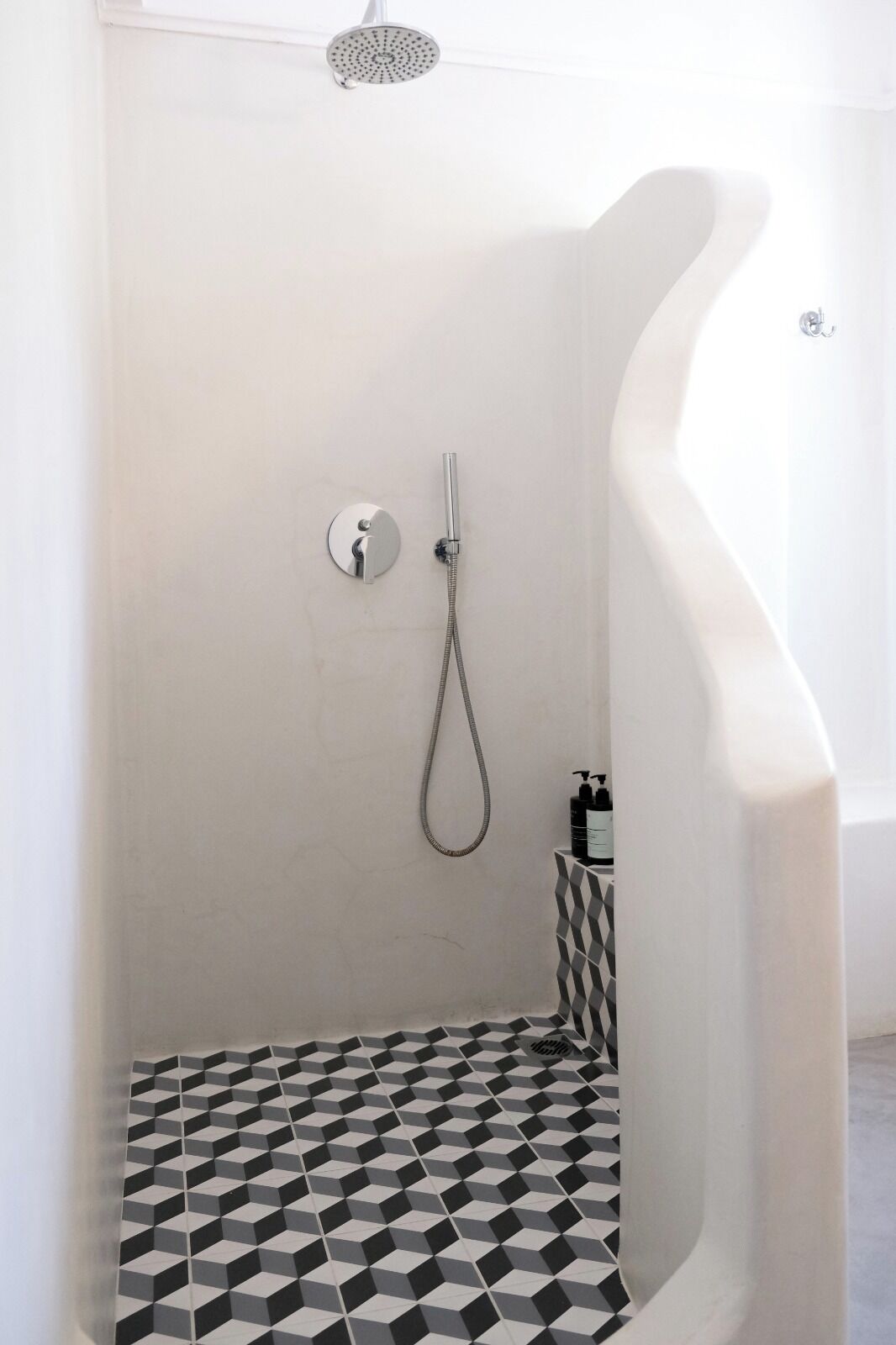 Bademäntel, Hausschuhe, Handtücher, Seife