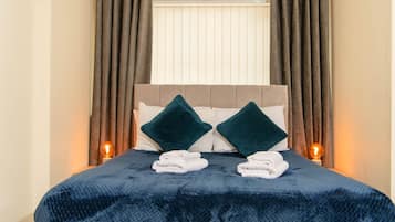 Iron/ironing board, WiFi, bed sheets