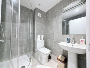 Shower, hair dryer, towels - Flat in Bethnal Green (London)