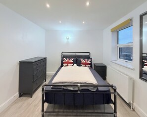 1 bedroom, iron/ironing board, free WiFi, bed sheets - Flat in Bethnal Green (London)