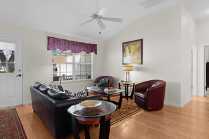 TV - Designer 3B/2B in the Village of Woodbury (The Villages)