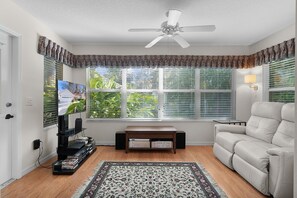TV - Designer 3B/2B in the Village of Woodbury (The Villages)