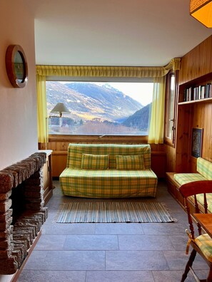 Télévision, cheminée