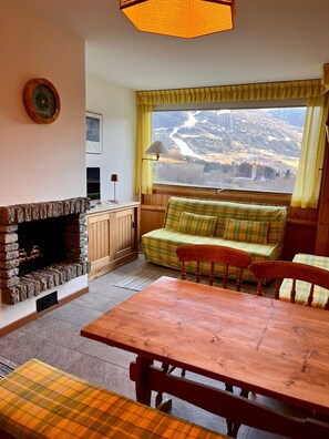 TV, fireplace - Bormio_Similiore 22 - Two Bedroom Apartment, Sleeps 4 (Turri Piano)
