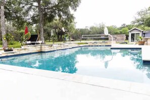 Outdoor pool, a heated pool - Farmhouse sleeps 25, Heated Pool, close to IH35 Schertz Tx (Schertz)