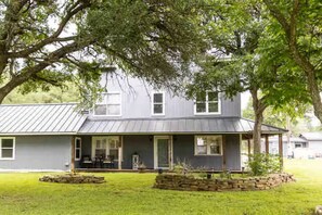 Exterior - Farmhouse sleeps 25, Heated Pool, close to IH35 Schertz Tx (Schertz)
