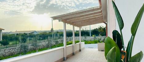 المنطقة المحيطة بالمنشأة