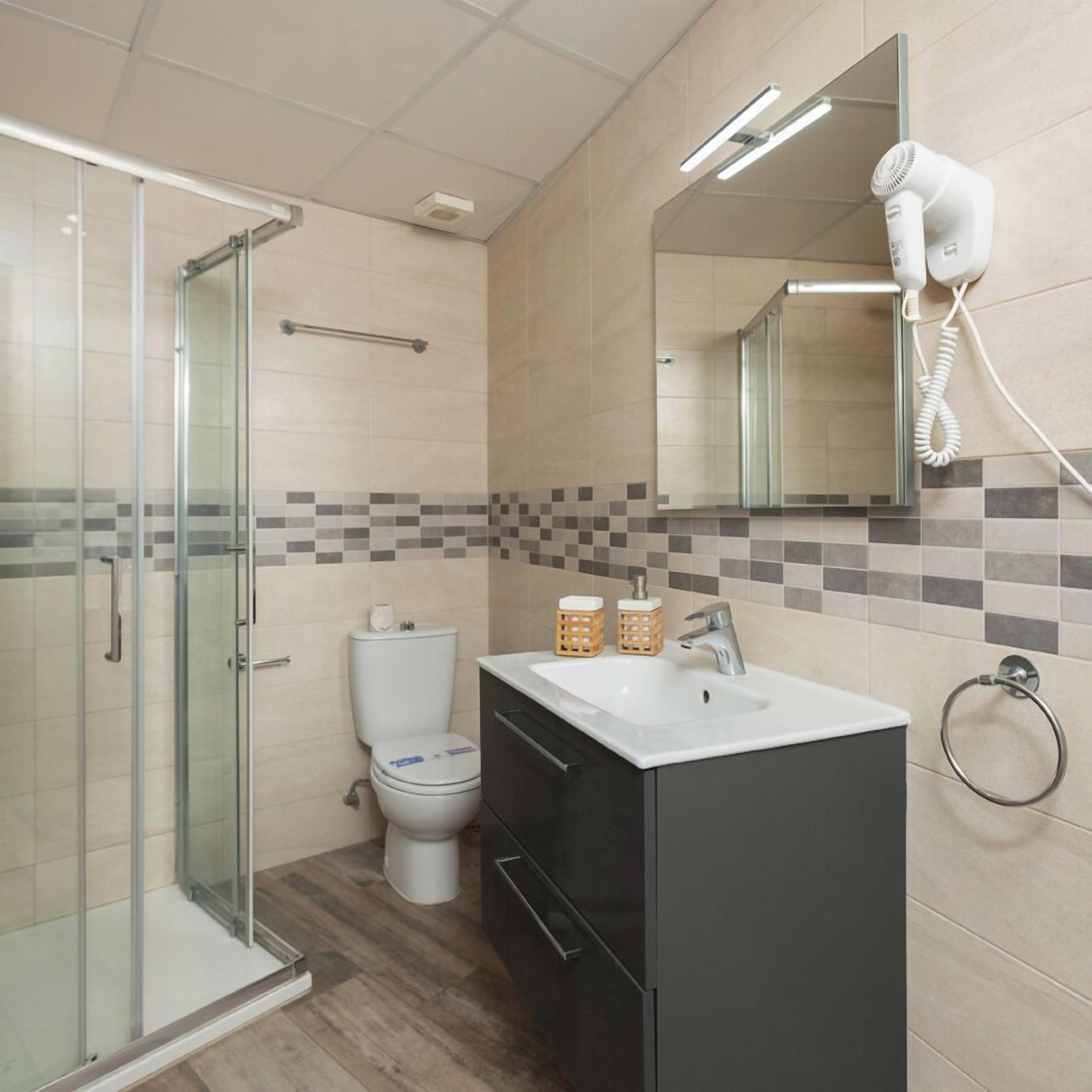 Comfort Apartment, City View | Bathroom | Shower