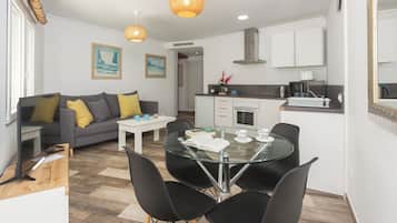 Comfort-Apartment, Stadtblick | Eigene Küche