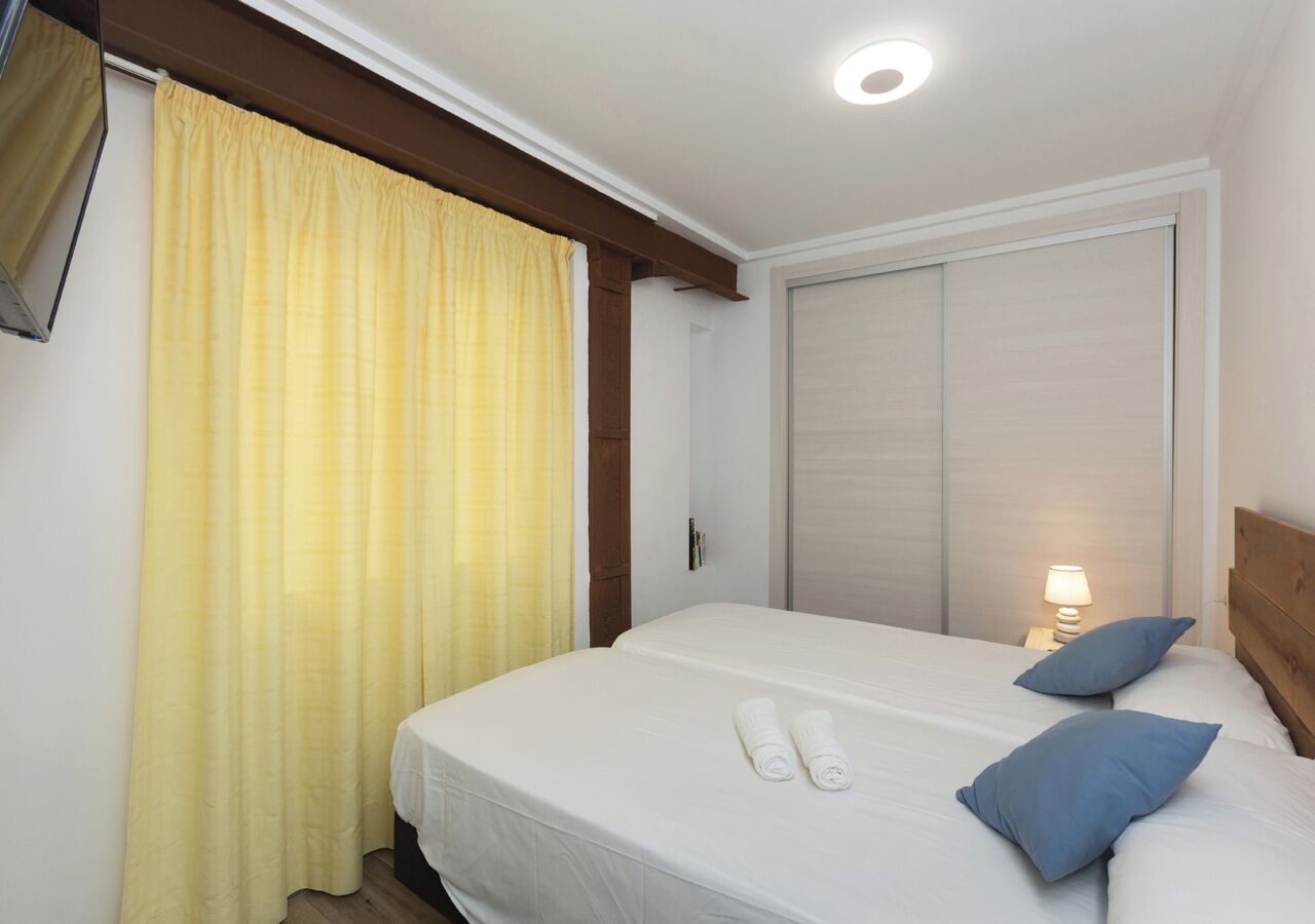 Comfort-Apartment, Stadtblick | Bügeleisen/Bügelbrett, kostenloses WLAN