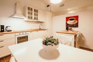 Fridge, microwave, oven, stovetop - Donatello's Chamber - Casa de Amicis (Milano)