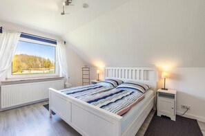 Bügeleisen/Bügelbrett, WLAN, Bettwäsche