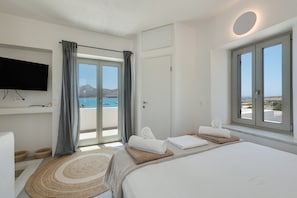 Desk, soundproofing, iron/ironing board, WiFi - Farous Seaside Sunset Villa II (Antiparos)