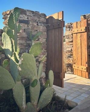 Exterior detail - Farous Seaside Sunset Villa II (Antiparos)