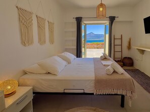 Iron/ironing board, WiFi, bed sheets, wheelchair access - Villa 'Farous Seaside Sunset' with Sea View, Wi-Fi and Air Conditioning (Antiparos)