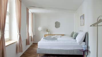 2 soverom, skrivebord, reiseseng for barn og wi-fi (inkludert)