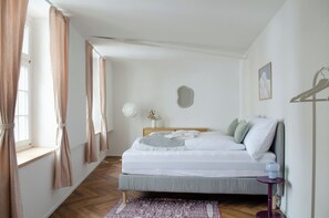 2 Schlafzimmer, Schreibtisch, Reisekinderbett, kostenloses WLAN