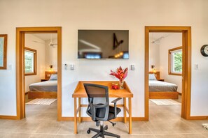 2 bedrooms, in-room safe, desk, travel cot