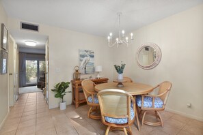 Dining - 2 Bedroom Townhouse less than 1/2 mile to beach! (St Simons Island)
