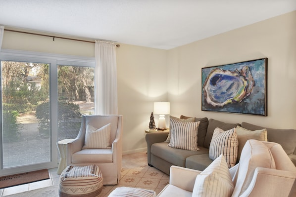 Smart TV - 2 Bedroom Townhouse less than 1/2 mile to beach! (St Simons Island)