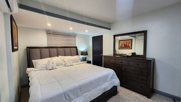 Casa | Tabla de planchar con plancha, wifi gratis y ropa de cama