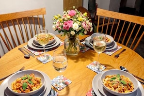 Dining - 2 Bed - Work - Holiday - Pets Welcome - Parking (Stamford)