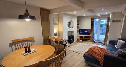 2 Bed - Work - Holiday - Pets Welcome - Parking