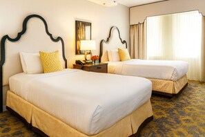 Tabla de planchar con plancha, wifi gratis y ropa de cama 