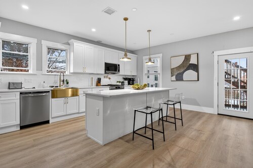Enjoyable 3-bedroom condo with AC in vibrant Boston