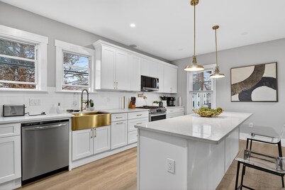 Enjoyable 3-bedroom condo with AC in vibrant Boston