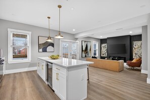 Interior - Enjoyable 3-bedroom condo with AC in vibrant Boston (Boston)