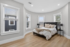 Iron/ironing board, WiFi, bed sheets - Enjoyable 3-bedroom condo with AC in vibrant Boston (Boston)