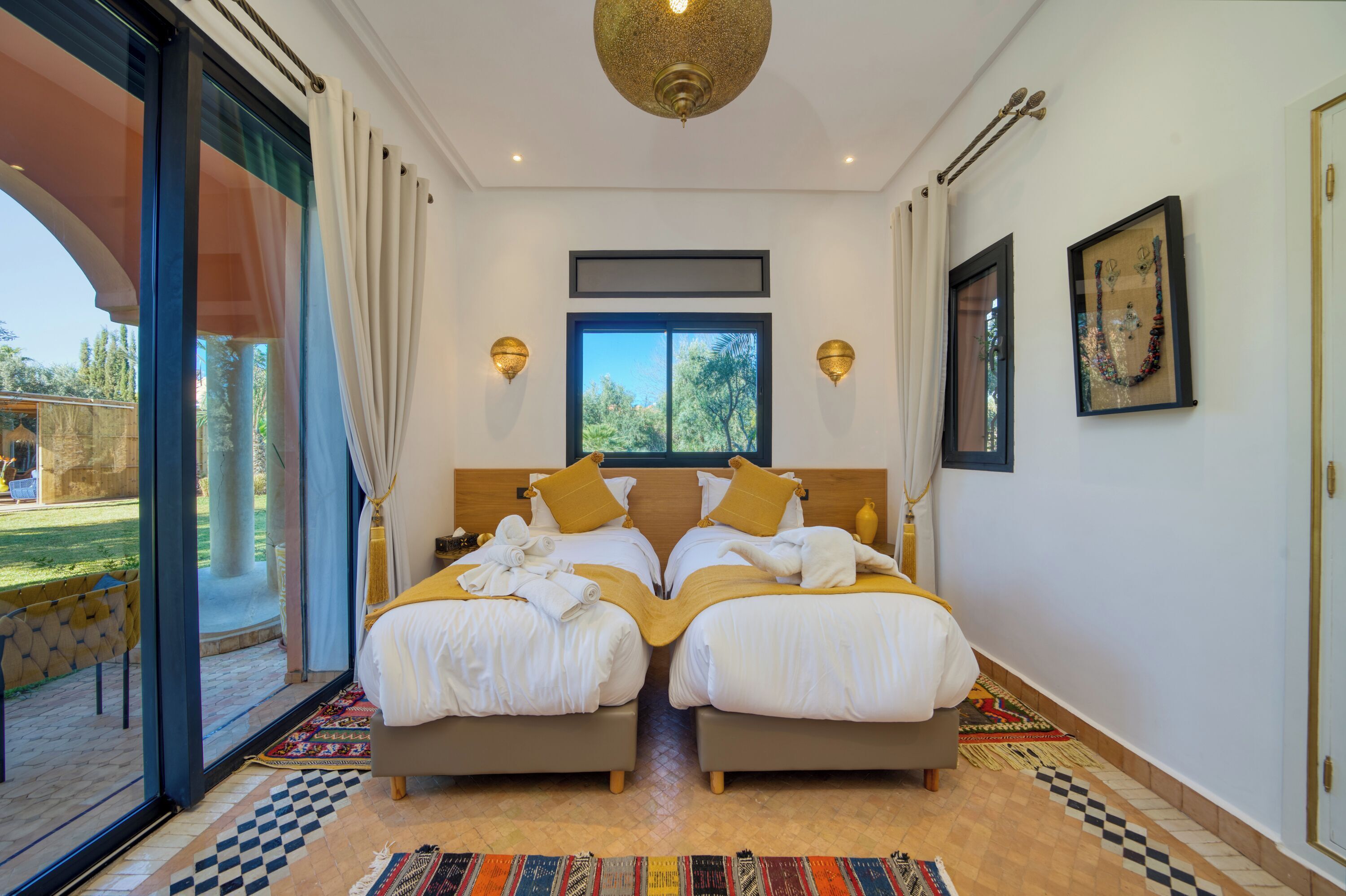 5 bedrooms, iron/ironing board, WiFi, bed sheets