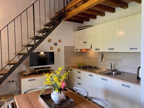 Fridge, stovetop, coffee/tea maker, electric kettle - Four-room apartment 3 bedrooms, 2 bathrooms and sea view terrace (Rio Nell'elba)
