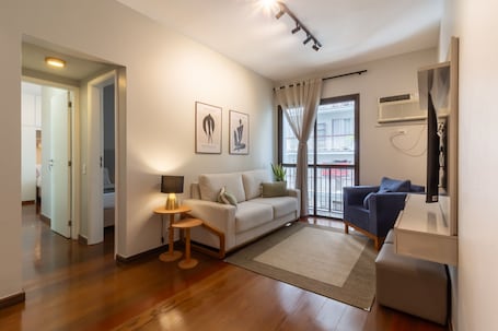 Apartamento | 2 quartos. Near Rodrigo de Freitas Lagoon Pc308