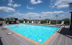 Outdoor pool - LOVELY 4-bedroom condo in Branson with STUNNING View of Table Rock Lake (Branson)