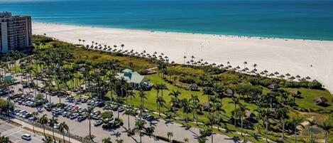 Chaise longue, serviettes de plage