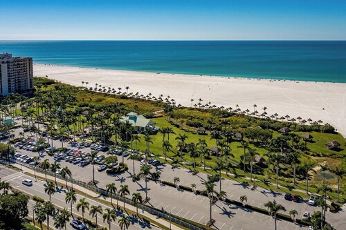 2-bedroom 1-Bath apartment
0.7 mile walk to the beach  
Marco Island, FL
