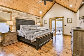 3 bedrooms, desk, iron/ironing board, WiFi - The Cypress Lodge in Ellijay (Ellijay)