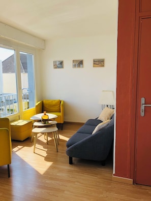 Living area - In the heart of Hardelot, 2 minutes' walk from the beach. Renovated 5-person apartment (Neufchâtel-Hardelot)