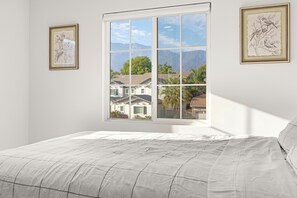6 habitaciones, tabla de planchar con plancha, wifi y ropa de cama 