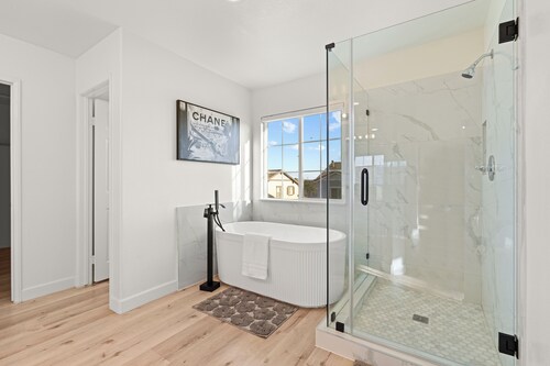 Luxury Designer 6BR Estate - Pool & 3-Car Garage