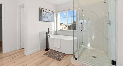 Luxury Designer 6BR Estate - Pool & 3-Car Garage