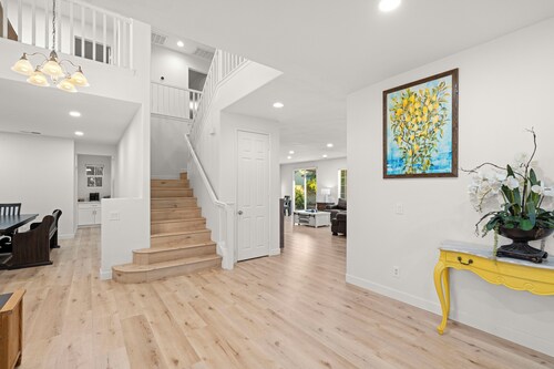 Luxury Designer 6BR Estate - Pool & 3-Car Garage