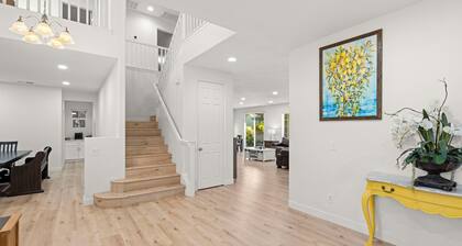 Luxury Designer 6BR Estate - Pool & 3-Car Garage