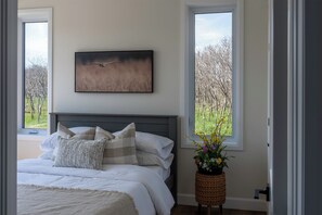 4 bedrooms, desk, free WiFi, bed sheets