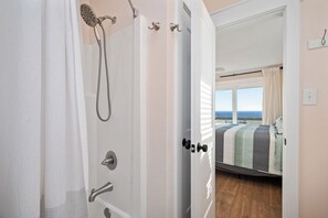 4 bedrooms, iron/ironing board, Internet, bed sheets - Pickled Pelican: Bright and Airy Oceanfront Home (Oak Island)